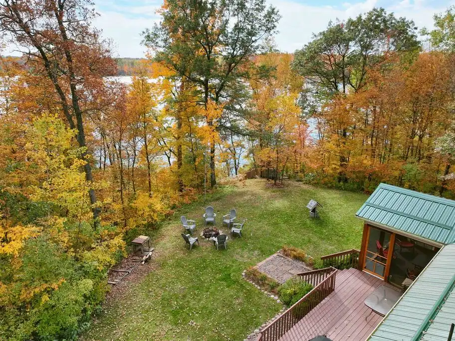 Fall color views! Beautiful backyard with fire pit, large back deck, and screened-in back porch! - *Cabin w/ Screen Deck!*Kayak*SUP*Pedalboat*Rowboat - Birchwood