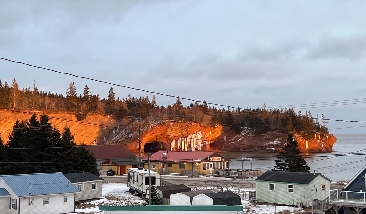 Cave View Cottages Corp.- The Blue Whale Cottage 