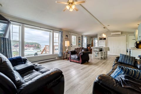The Blue Whale Cottage | Cave View Cottages