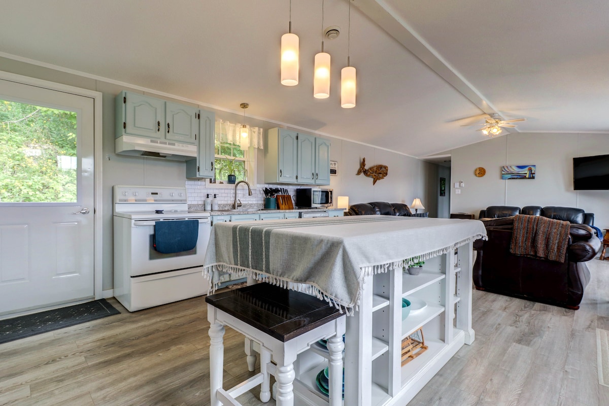 Cave View Cottages Corp.- The Blue Whale Cottage 