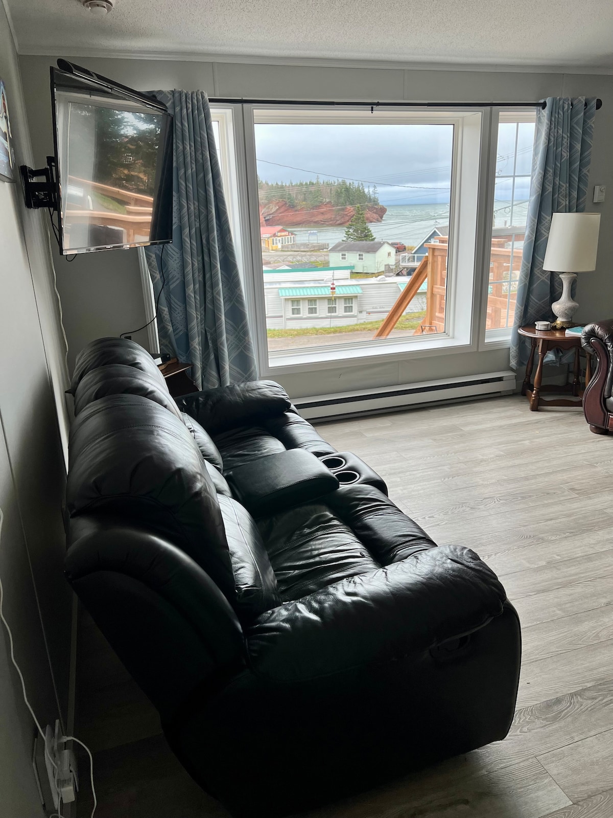 Cave View Cottages Corp.- The Blue Whale Cottage 