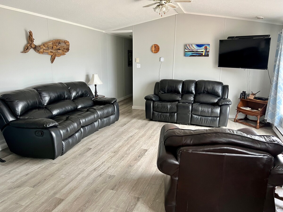 Cave View Cottages Corp.- The Blue Whale Cottage 