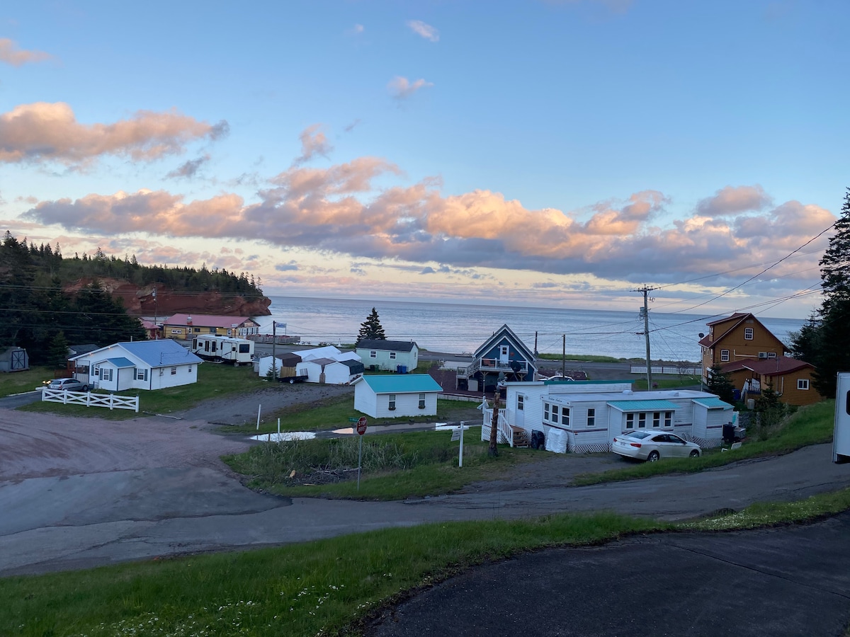 Cave View Cottages Corp.- The Blue Whale Cottage 