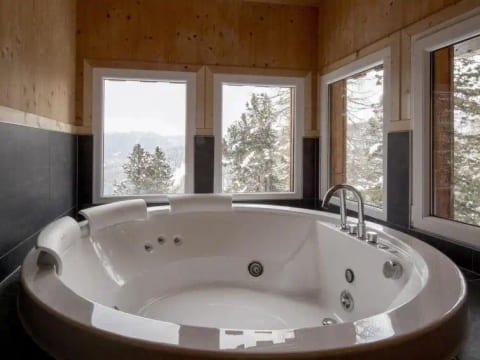 #26 mit IR-Sauna und Sprudelbad innen