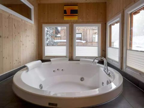 #19 mit IR-Sauna und Sprudelbad