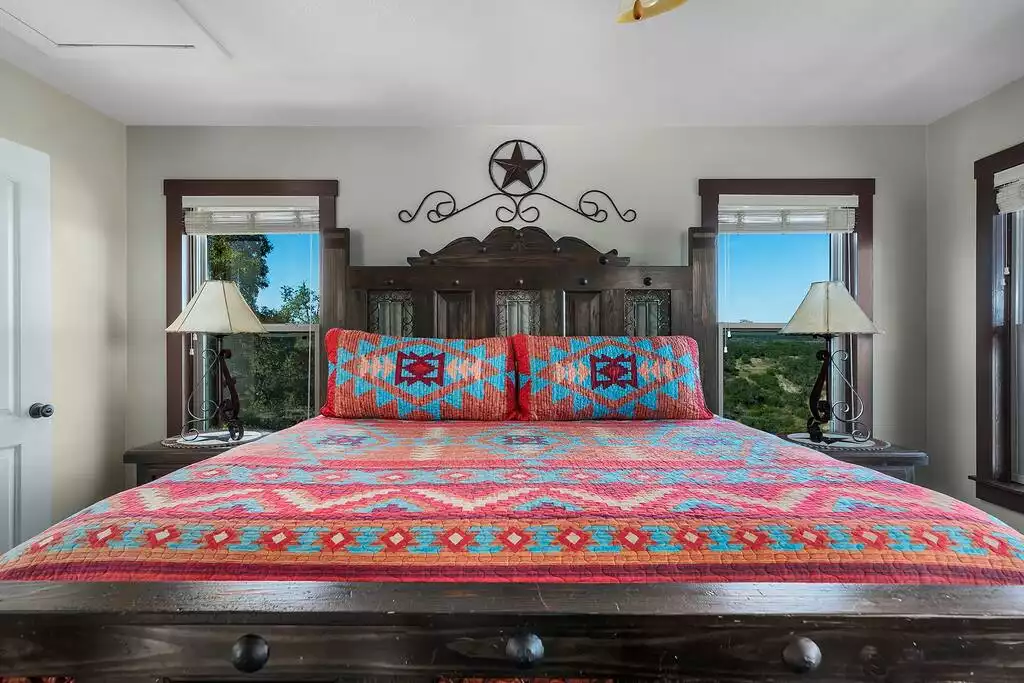 King loft bed and a view to boot! King loft bed and a view to boot! - GWR-Private-AmazingHilltopView-HotTub-FirePit-Pool - Fredericksburg