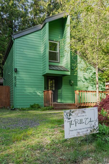 Cozy Mt Hood “Pickle Cabin”  Pool Open,fast Wi-Fi!