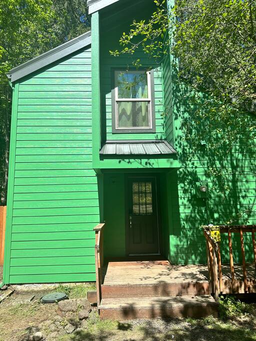Cozy Mt Hood “Pickle Cabin”  Pool Open,fast Wi-Fi!
