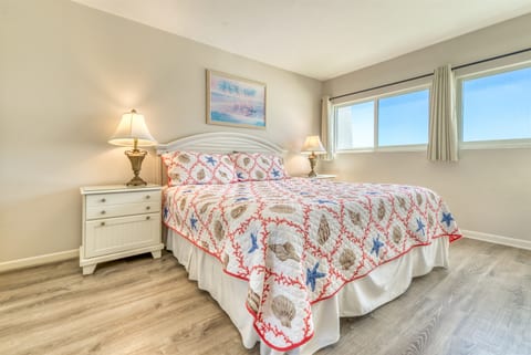 B402 | The Beach House Condominiums