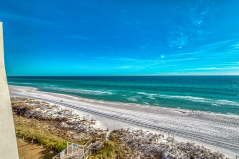 B604 | The Beach House Condominiums