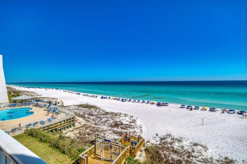 D404 | The Beach House Condominiums