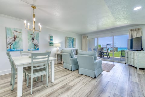 B105 | The Beach House Condominiums