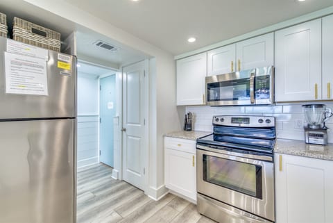 B105 | The Beach House Condominiums