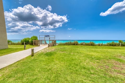 B105 | The Beach House Condominiums