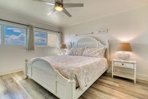B105 | The Beach House Condominiums