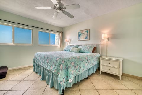 B405 | The Beach House Condominiums