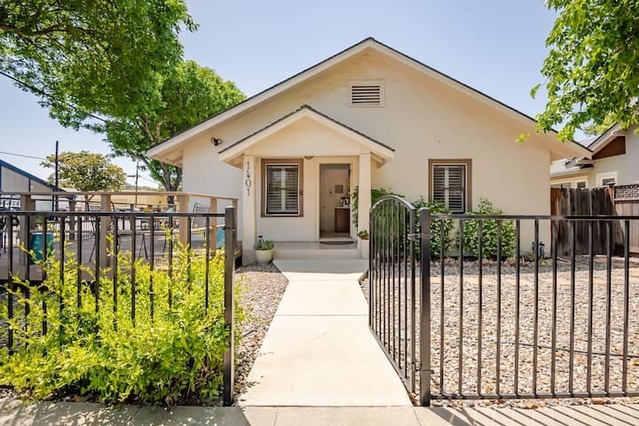 Welcome to 1401 Pine Street, Unit #2