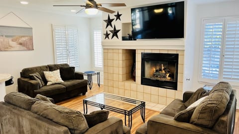 Spacious living with comfortable seating for 7
