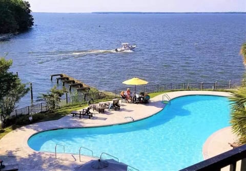 Saltwater pool right on the lake