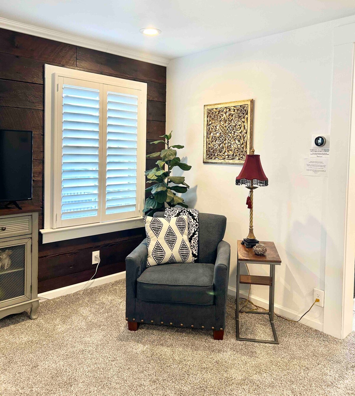 The Porch on Pine