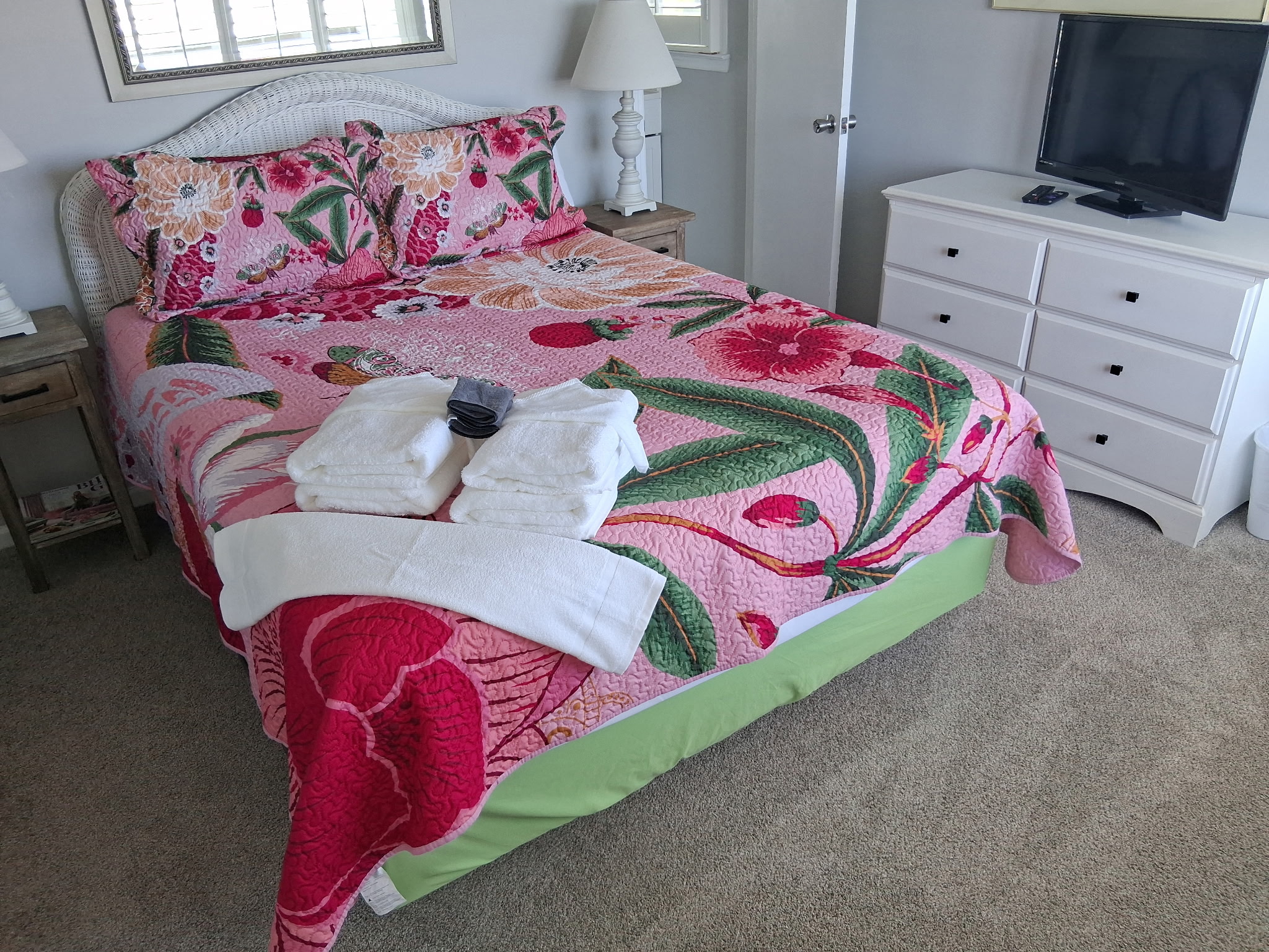 Oceanfront Primary East with en suite bathroom
