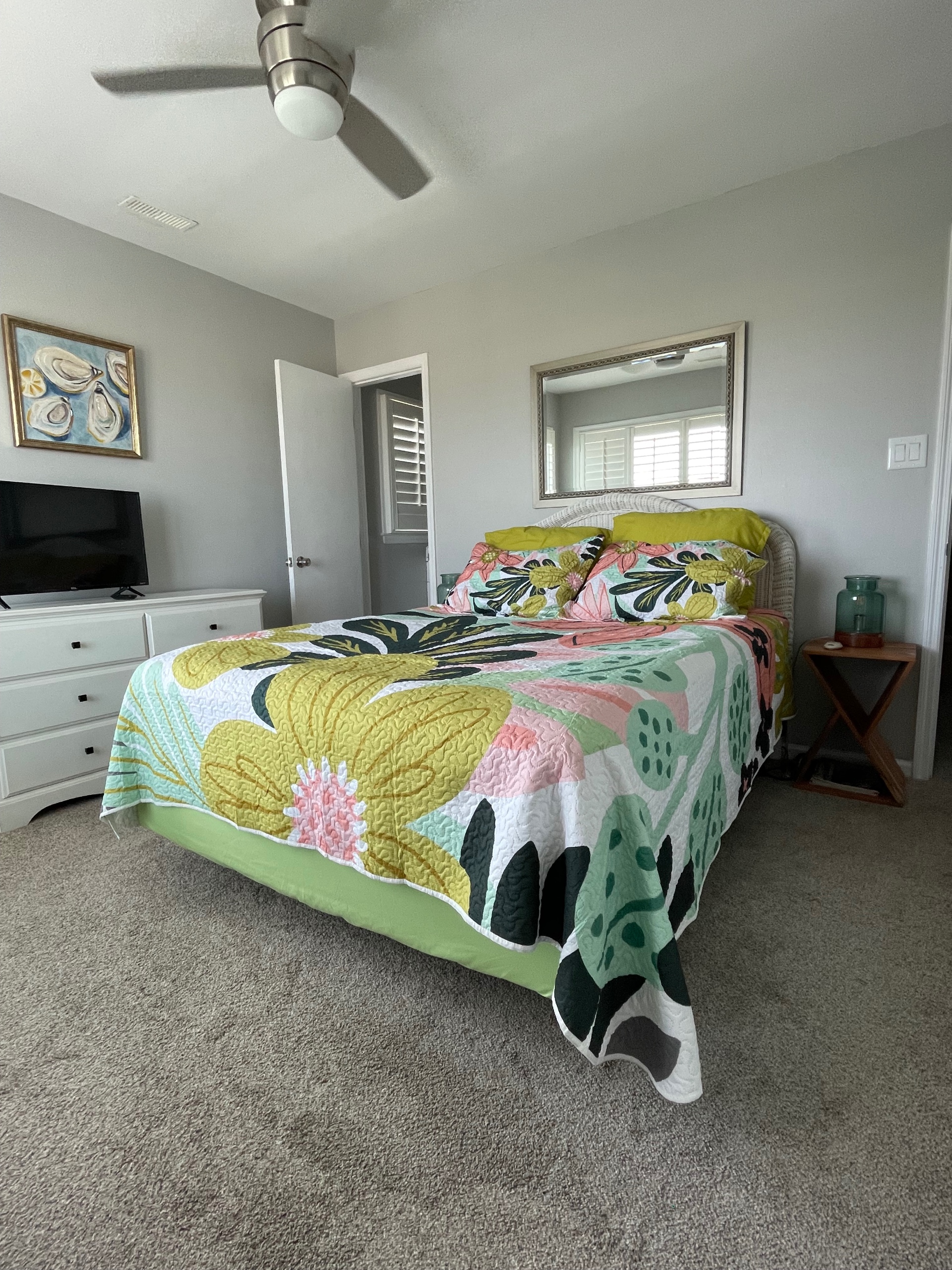 Oceanfront primary with en suite bathroom West