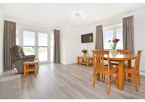 Ebbsfleet Int Apt - Closest Apt to Station