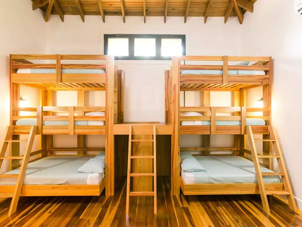 Creative Bunk Room - Vivaro Roatan Beachfront - West End