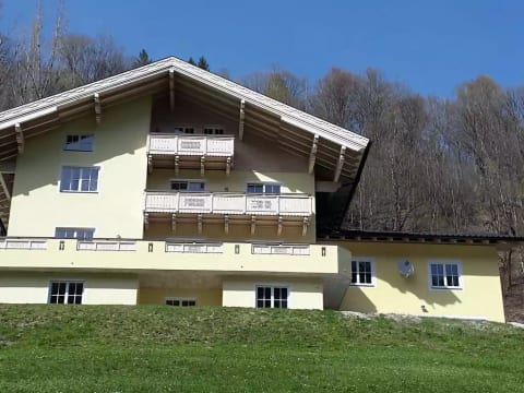 Grün