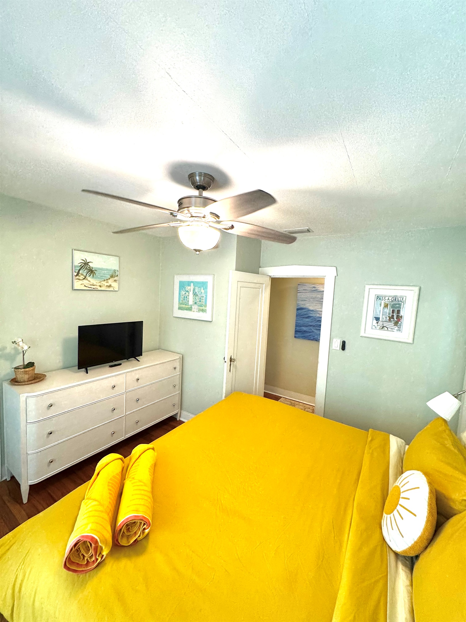 King bed and smart tv