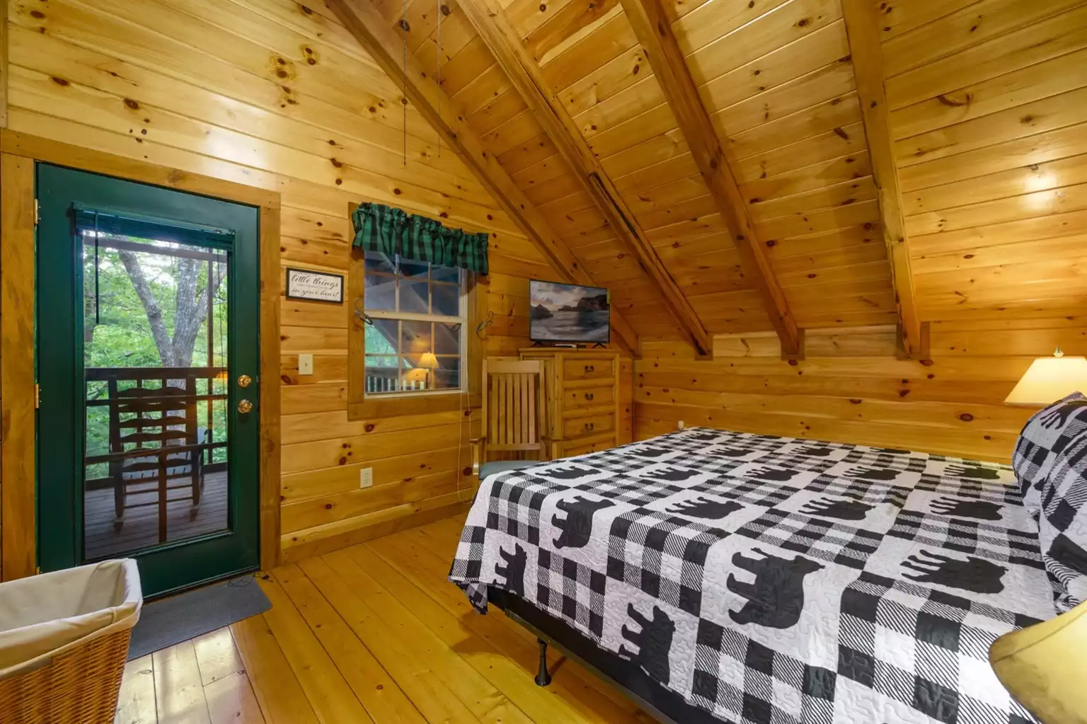 Upper Level King Bedroom w Private Screened Deck - Gypsy Road - Sevierville