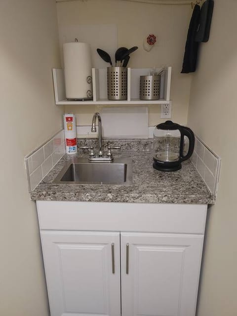 KITCHEN SINK