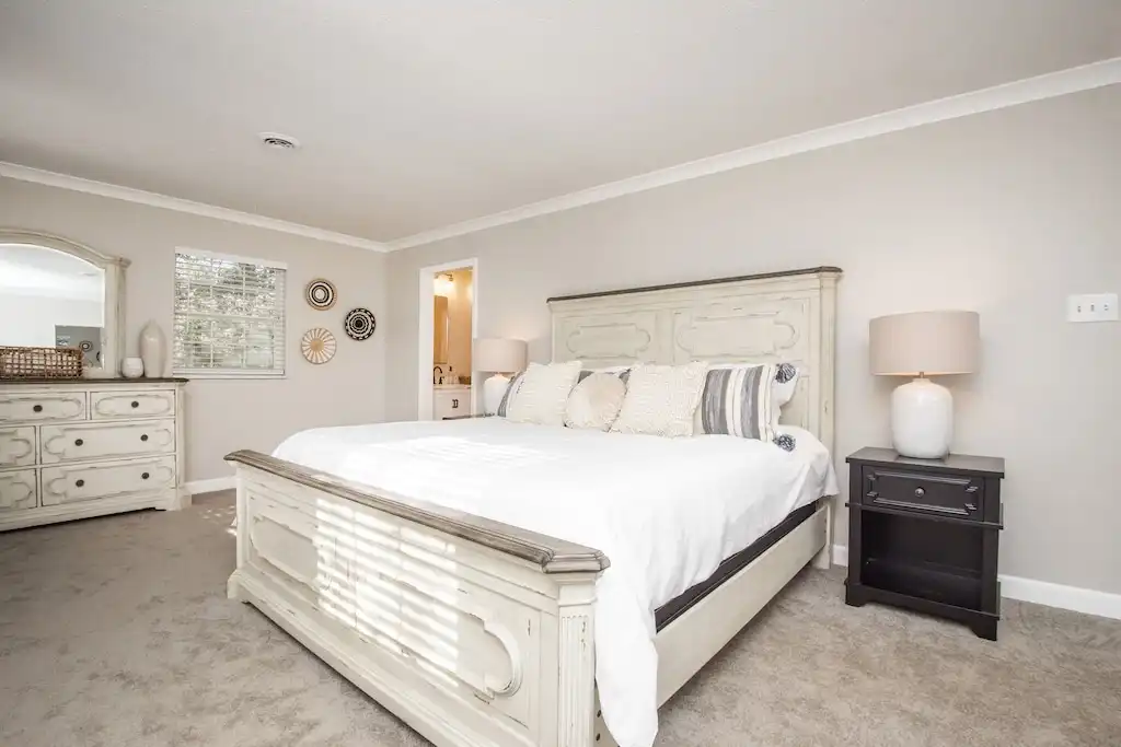 Huge Master Bedroom with Seating Huge Master Bedroom with Seating - Pool Home~EVERY Amenity~SAFE Neighborhood! - Knoxville