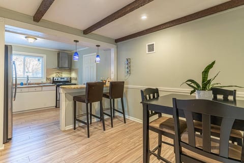 H2 : Spacious 1BR Downtown Stamford