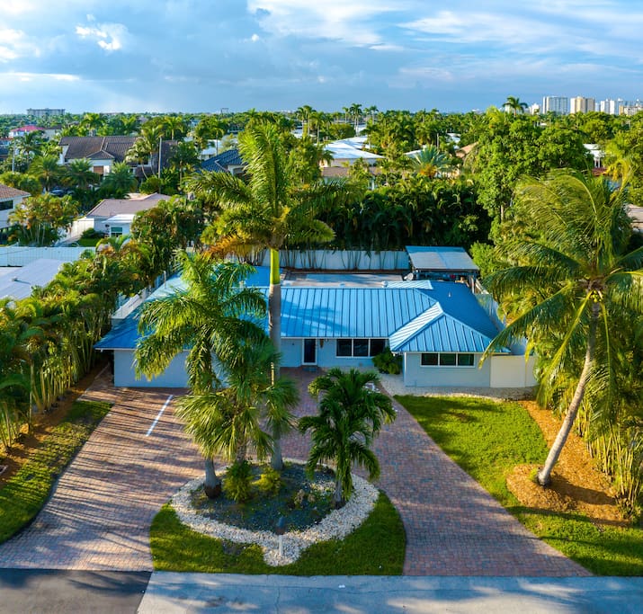 Beachy Paradise l Pool l 4BD - Pompano Beach