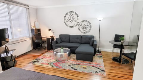 Chic Urban Oasis in the Heart of Midtown Manhattan