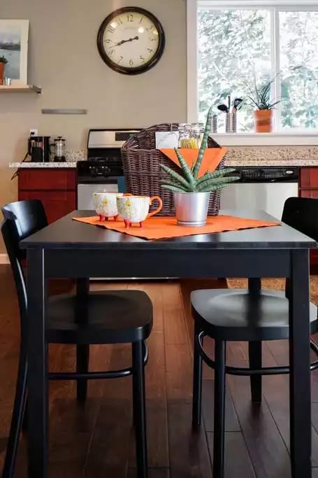 All the Views: A Private Apartment Near Portland!