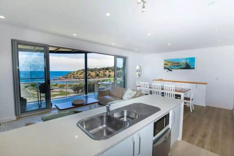 Shearwaters Apartment Waterfront Accomodation