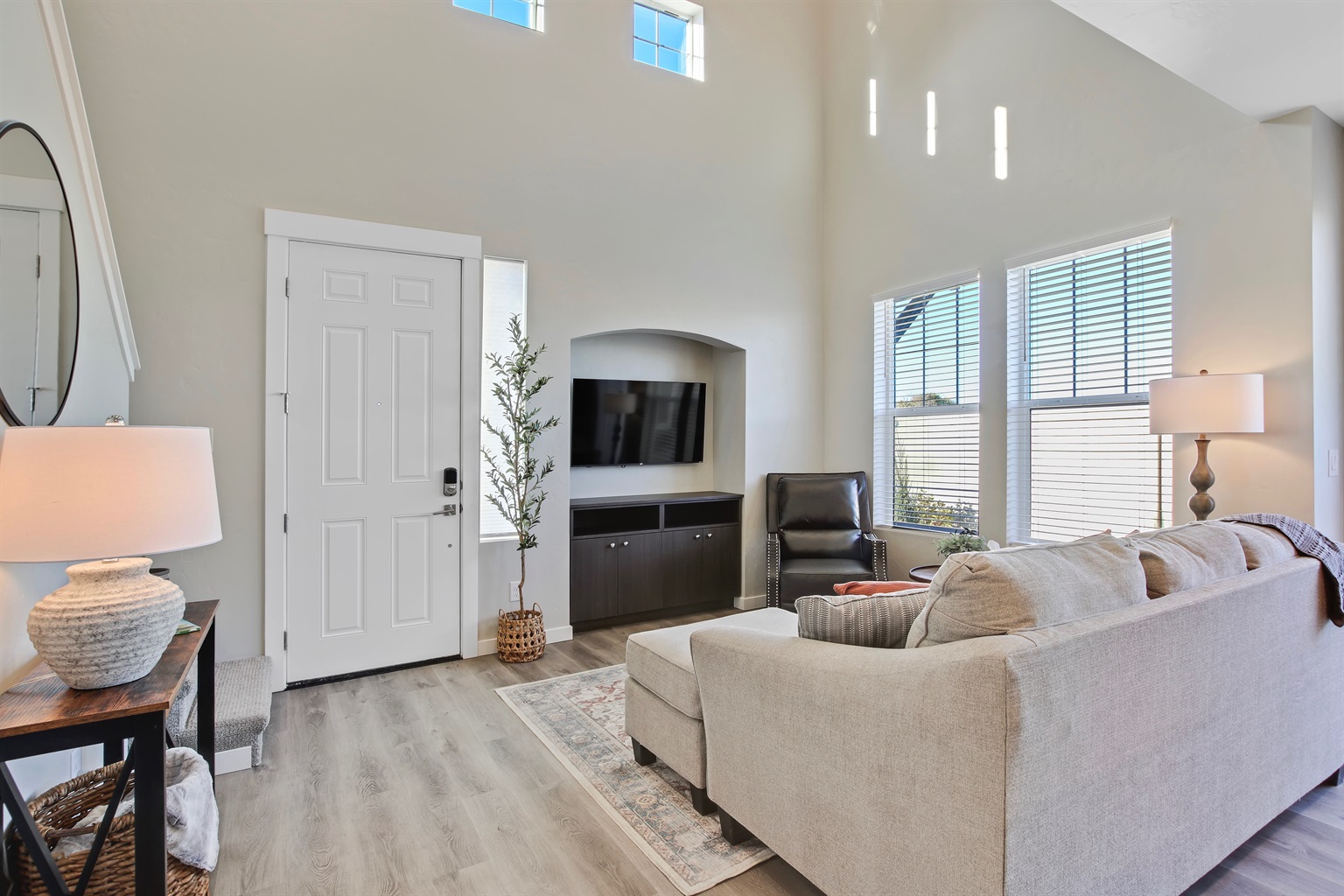 or-hounslow-way-or-trendy-3-bedroom-townhome-or-nampa-or/