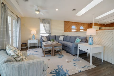 Upper floor living area#1