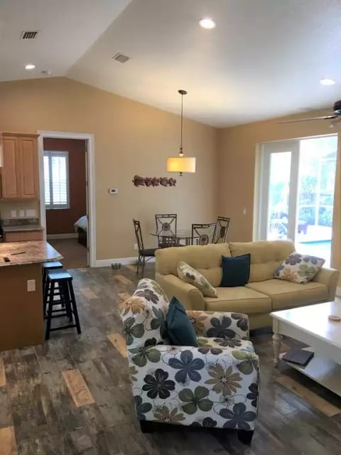 Lazy Turtle Beach House