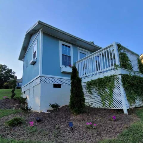 Delightful Cottage- with Smoky Mtn Views & Bkfast!