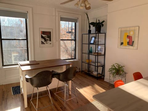 Sunny private suite in CarrollGardens townhouse