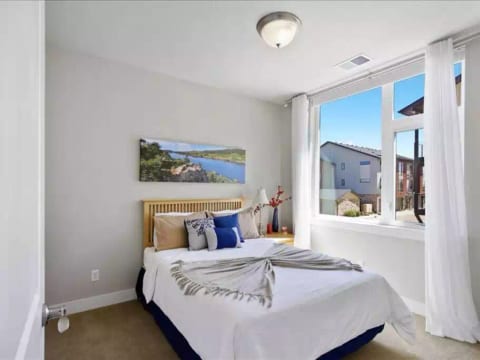 Queen bedroom 2