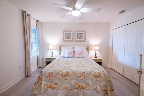 Perdido Key - Beach and Sparkling Pool. Sleeps 6.