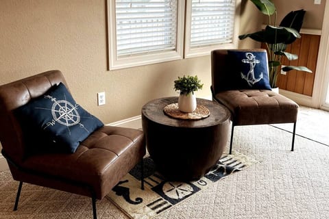 Reading Nook (3rd floor)