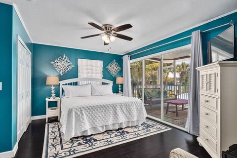 Crane Creek Inn Heron Room: Waterfront, Pool, B&B