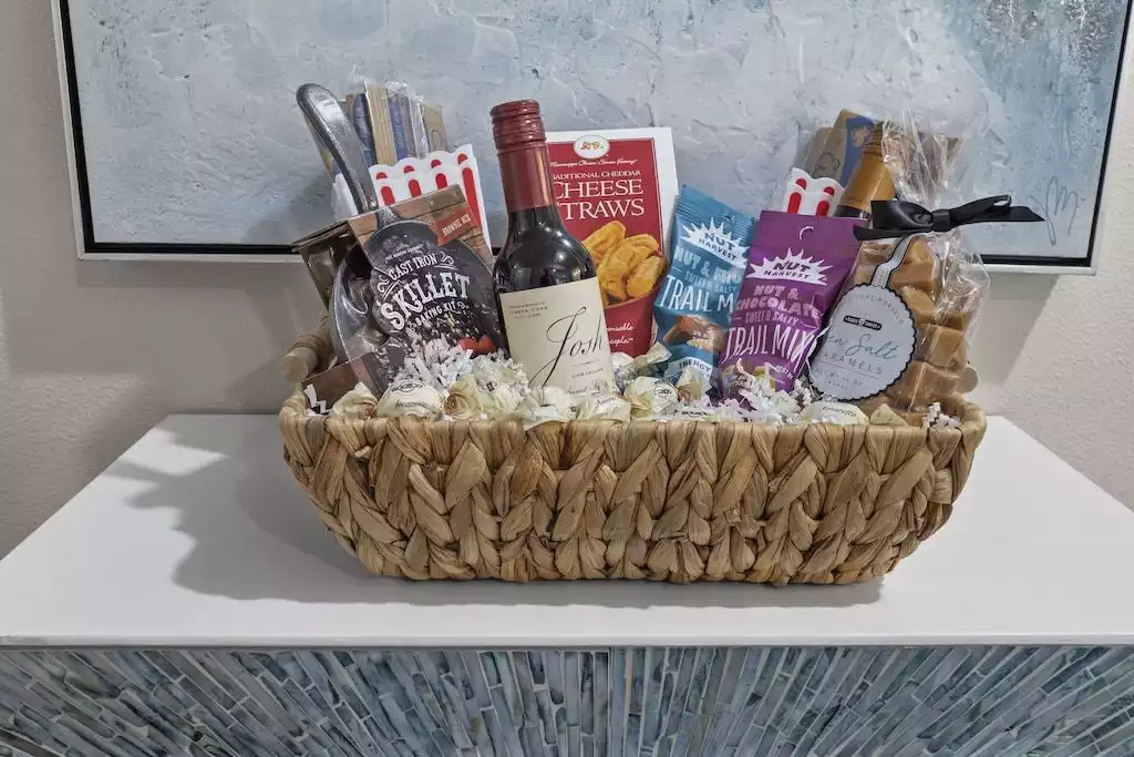 Snack time! Snack time! - NEW Gulfport Cottage Near Beach! - Gulfport