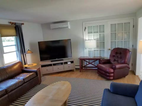 Great Home, Free Beach Parking, Wife Will Love IT!