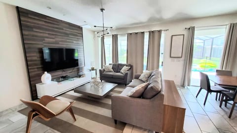 SONOMA (3810OV) - 6BR 4BA Pool/Spa/Gated/